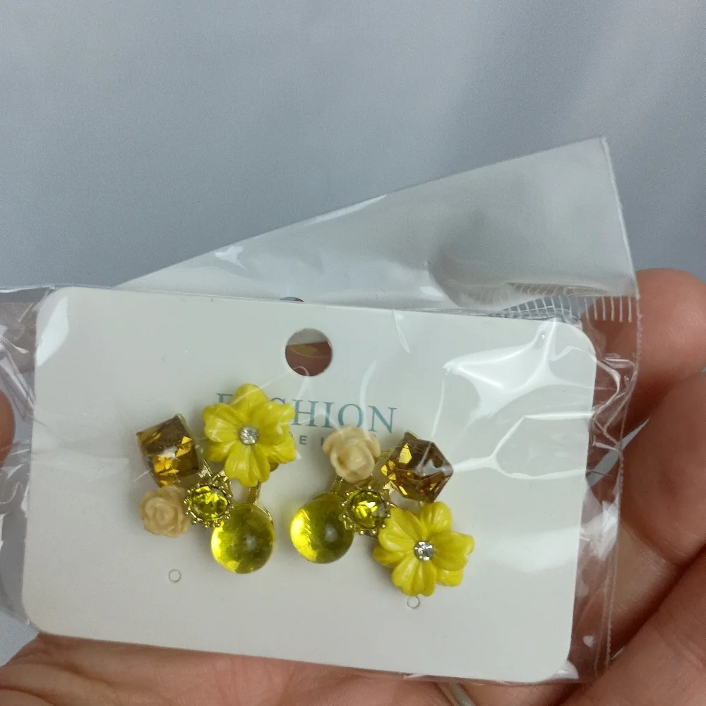 2/30$ Or 3/$35 Boho Yellow‎ and Gold Floral Stud Earrings (#0292)